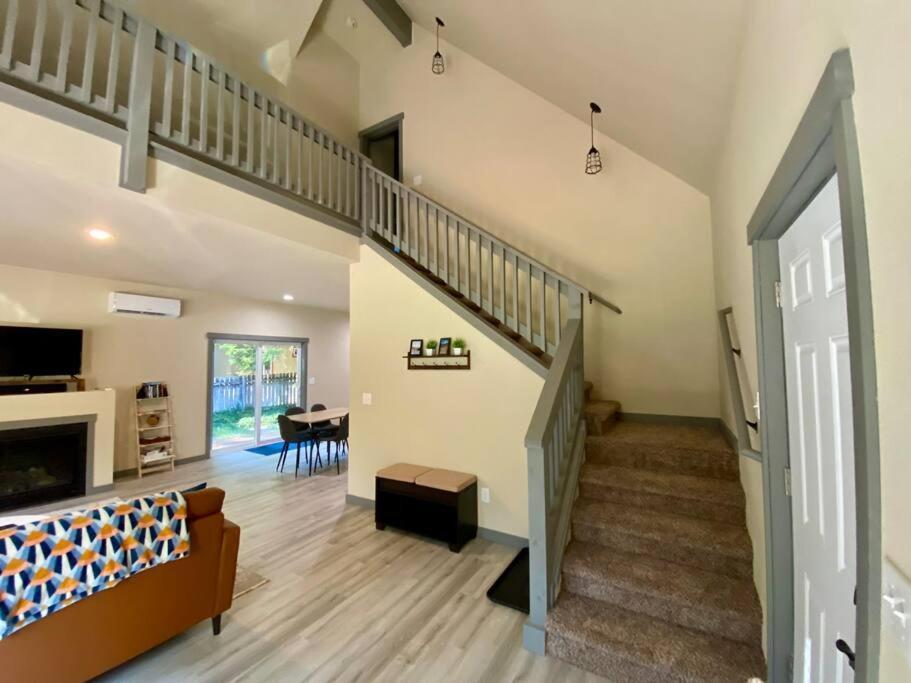 New Modern Cabin! 5Mi To Mt Rainier National Park! Hot Tub & Wifi Ashford Esterno foto